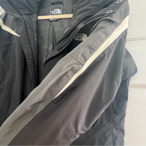 The North Face Women HyVent Black and Gray Jacket - Picture 4 of 10